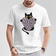 ピンクのヒョウ柄ハートを持つ黒猫 Tシャツ 面白い贈り物