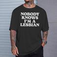 Nobody Knows I'm A Lesbian Gay Lgbtq ユーモア プライド 月 長袖tシャツ Tシャツ 彼への贈り物