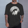 きつね 北海道 ムーンフォックスジャンプ 動物の自然を探している Tシャツ 彼への贈り物