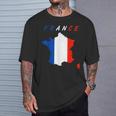 フランスの地図の中のフランス国旗tシャツ Tシャツ 彼への贈り物