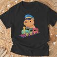 Capybara Riding Train Cute Kawaii Cartoon Rail Adventure Tシャツ 高齢者への贈り物