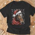Cheval Enneigé Avec Bonnet De Père Noël D'hiver T-Shirt Cadeaux pour les vieillards