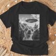 Chihuahuaelfie With Ufo Ufo と面白いチワワのセルフィー Tシャツ 高齢者への贈り物