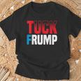 Tuck Frump 面白いアンチトランプデザイン。 Tシャツ 高齢者への贈り物