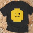 Winking Winky Face ミニフィグ ブリックトイtシャツ Tシャツ 高齢者への贈り物