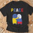 ウクライナロシア平和ウクライナノーウォー。 Tシャツ 高齢者への贈り物