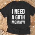 ゴスマミーが必要おもしろいゴシック・マザー・ラバー Tシャツ 高齢者への贈り物