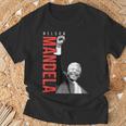 ネルソン・マンデラ 上げた 右手拳 食いしばり マンデラの日 Tシャツ 高齢者への贈り物