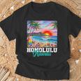 ホノルル ハワイ ハワイアン 波 ビーチ 夏 サーフィン レトロ Tシャツ 高齢者への贈り物