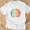 1975年1月以来絶対に素晴らしい男性と女性の誕生日。 Tシャツ 高齢者への贈り物