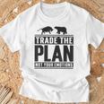 Trade The Plan Not Your Emotions デイトレーダー Trading 株式 証券取引所 Tシャツ 高齢者への贈り物