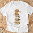 かわいい猫、本好きの猫 Tシャツ 高齢者への贈り物