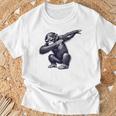 サングラスをかけたダブダンスを踊るチンパンジー猿 Tシャツ 高齢者への贈り物