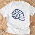 海のユーモア シンプルでミニマルな貝殻 貝殻 Tシャツ 高齢者への贈り物