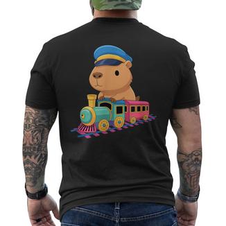 Capybara Riding Train Cute Kawaii Cartoon Rail Adventure メンズTシャツ バックプリント - Kawaiitshirt
