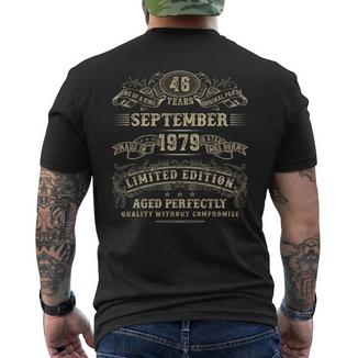 Septembre 1979 Cadeaux D'anniversaire De 46 Ans Pour Homme 46E Anniversaire T-shirt imprimé au dos - Cadeauxyz